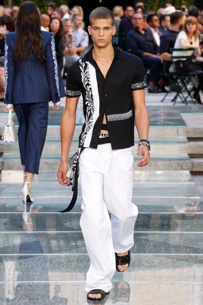 Look 13